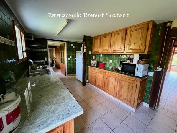Bergerac, 15-20 min, typique longère périgourdine avec gîte et garages, dans hameau calme