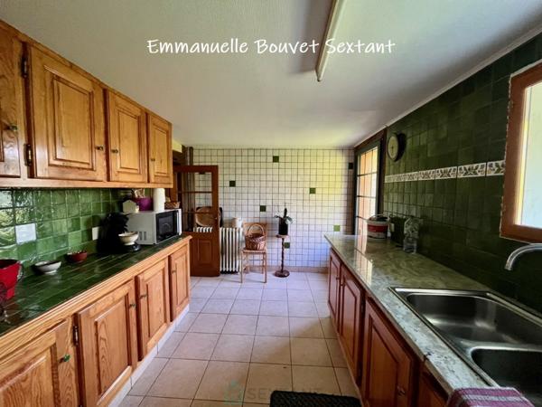Bergerac, 15-20 min, typique longère périgourdine avec gîte et garages, dans hameau calme