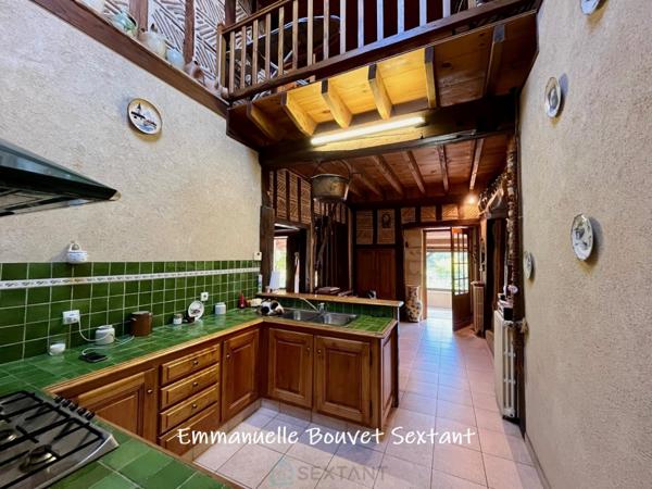 Bergerac, 15-20 min, typique longère périgourdine avec gîte et garages, dans hameau calme