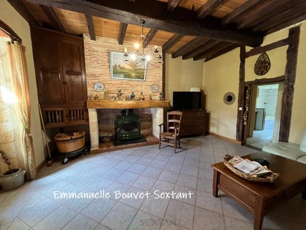 Bergerac, 15-20 min, typique longère périgourdine avec gîte et garages, dans hameau calme