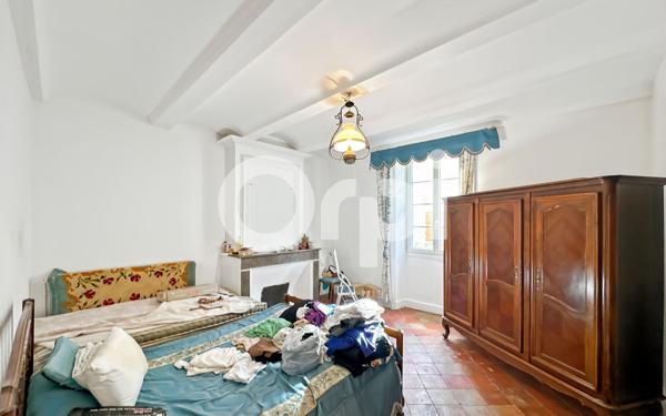 Maison à vendre    6 pièces •  Vallon-Pont-d'Arc