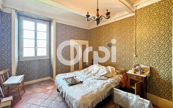 Maison à vendre    6 pièces •  Vallon-Pont-d'Arc