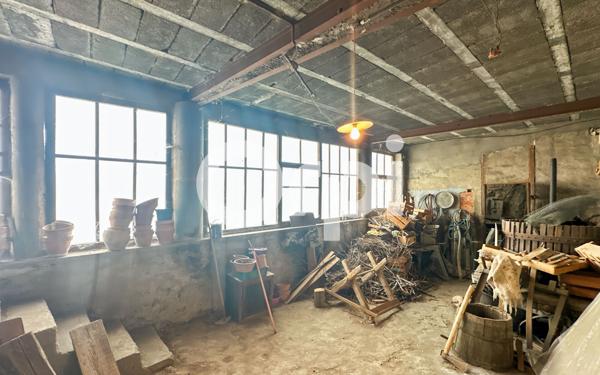 Maison à vendre    6 pièces •  Vallon-Pont-d'Arc