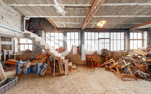 Maison à vendre    6 pièces •  Vallon-Pont-d'Arc