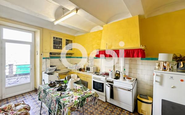 Maison à vendre    6 pièces •  Vallon-Pont-d'Arc