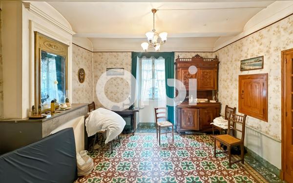 Maison à vendre    6 pièces •  Vallon-Pont-d'Arc