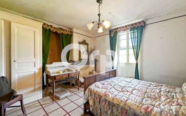 Maison à vendre    6 pièces •  Vallon-Pont-d'Arc