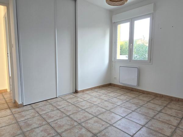 Maison de plain-pied au calme, proche du village