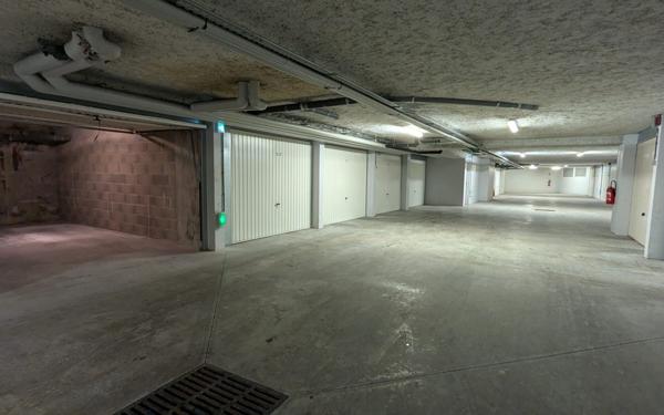 Stationnement à louer    Dijon