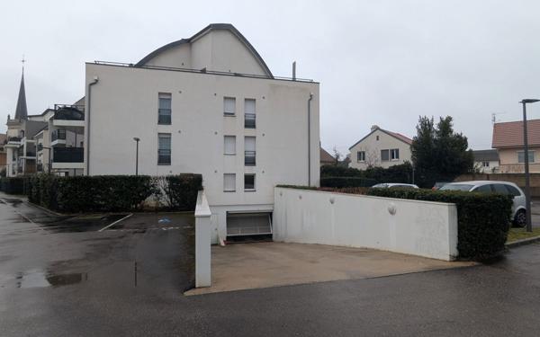 Stationnement à louer    Dijon