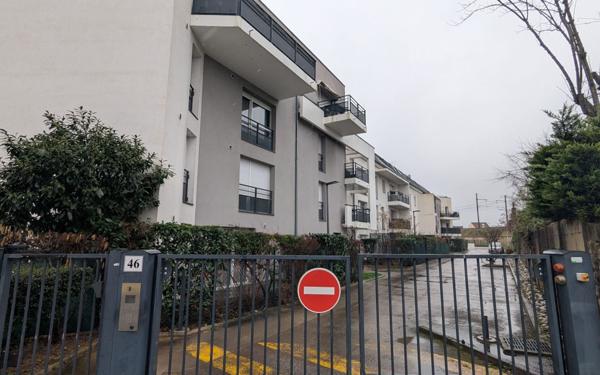 Stationnement à louer    Dijon