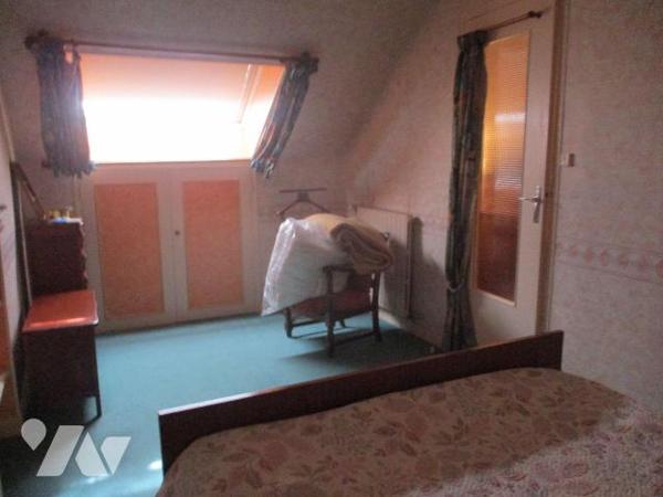 Maison d'habitation comprenant :
-au sous-sol niveau rue : garage-chaufferie (fuel), salle d'e...