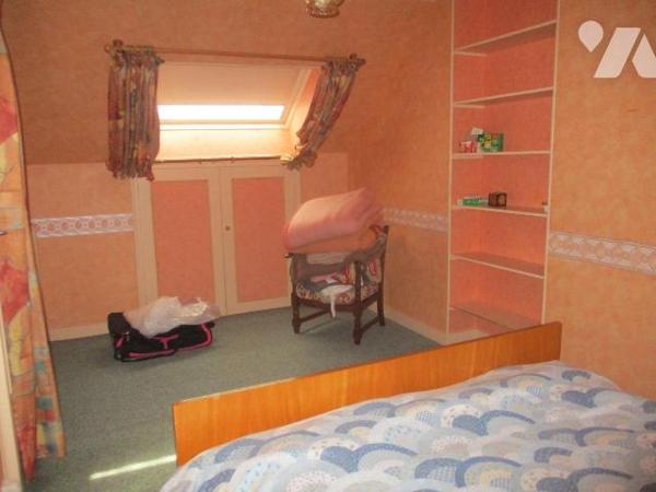 Maison d'habitation comprenant :
-au sous-sol niveau rue : garage-chaufferie (fuel), salle d'e...