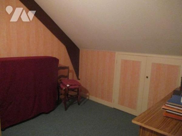 Maison d'habitation comprenant :
-au sous-sol niveau rue : garage-chaufferie (fuel), salle d'e...