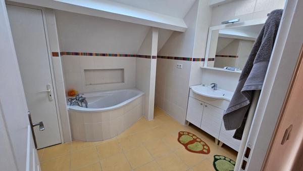 Houdan 7 mn / Gambais 4 mn / Maison d'architecte 182 m2 / 4 chambres