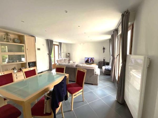 Houdan 7 mn / Gambais 4 mn / Maison d'architecte 182 m2 / 4 chambres