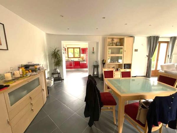 Houdan 7 mn / Gambais 4 mn / Maison d'architecte 182 m2 / 4 chambres