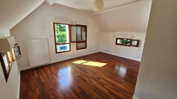 Houdan 7 mn / Gambais 4 mn / Maison d'architecte 182 m2 / 4 chambres