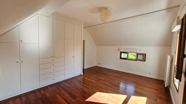 Houdan 7 mn / Gambais 4 mn / Maison d'architecte 182 m2 / 4 chambres