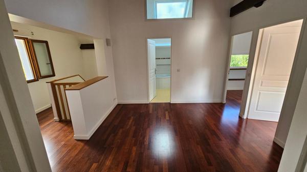 Houdan 7 mn / Gambais 4 mn / Maison d'architecte 182 m2 / 4 chambres