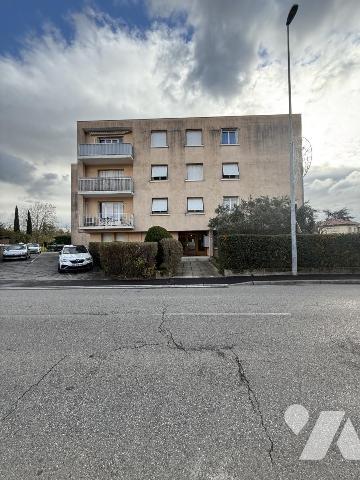 Appartement de type F2 avec garage et place de parking privative