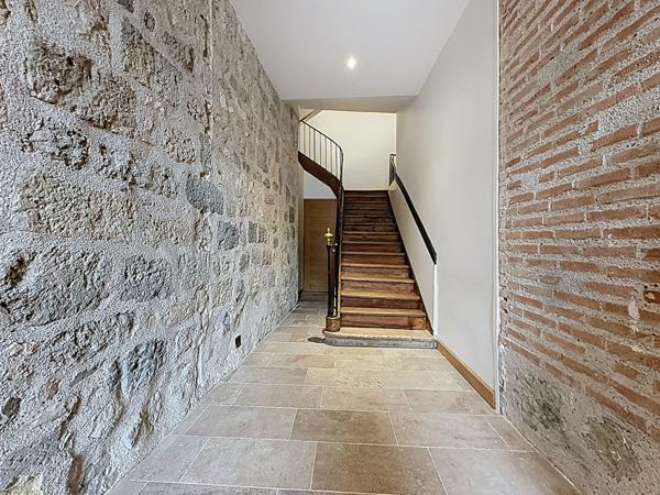 Maison de ville d'exception à louer à Nérac - 5 pièces, 184 m², calme et confort
