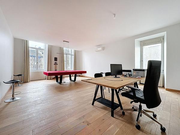 Maison de ville d'exception à louer à Nérac - 5 pièces, 184 m², calme et confort