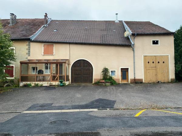 ancienne ferme,  avec de la place pour se garer devant