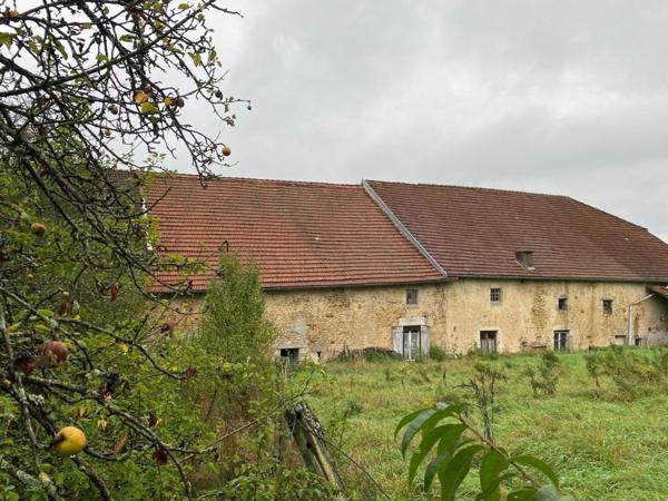ancienne ferme,  avec de la place pour se garer devant