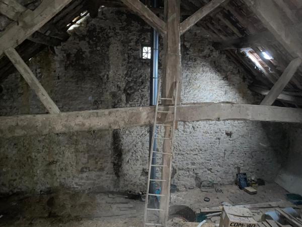ancienne ferme,  avec de la place pour se garer devant