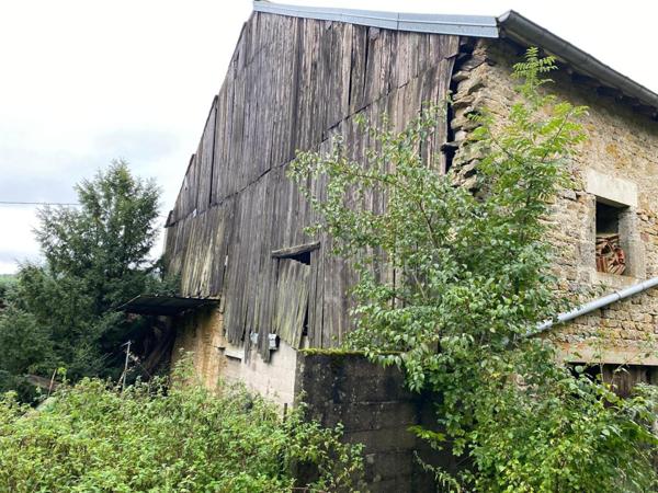 ancienne ferme,  avec de la place pour se garer devant