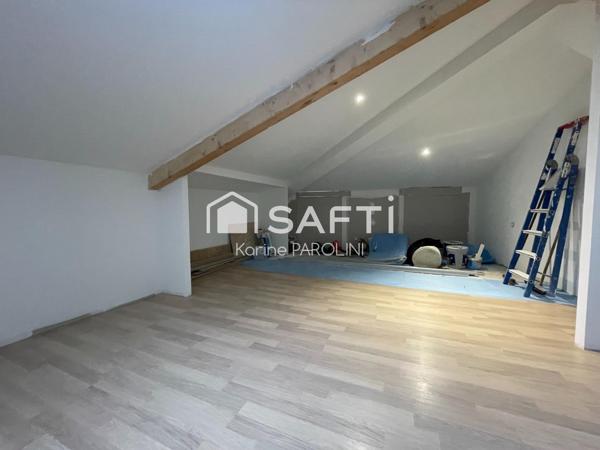 Immeuble rénové, polyvalent, cœur de Vinay !