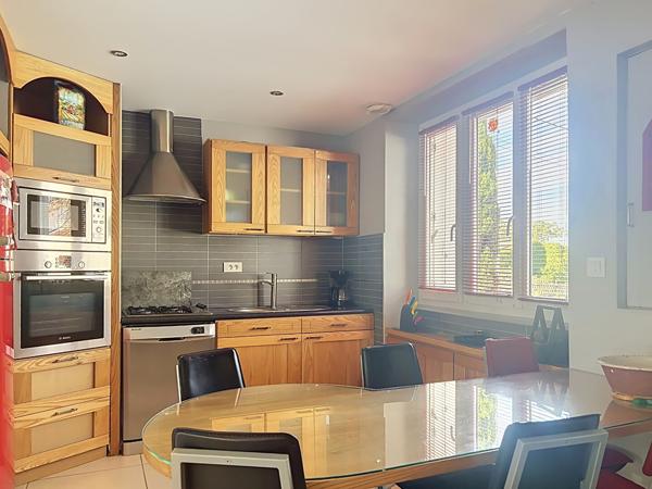 Maison de plain-pied avec dépendances et appartement locatif Le Loroux-Bottereau