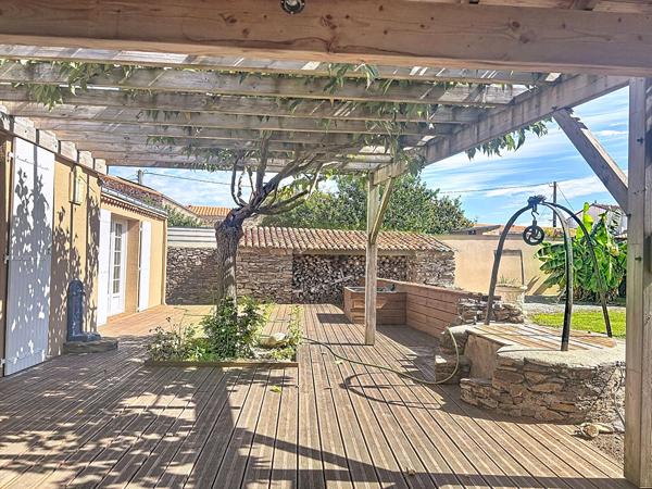 Maison de plain-pied avec dépendances et appartement locatif Le Loroux-Bottereau