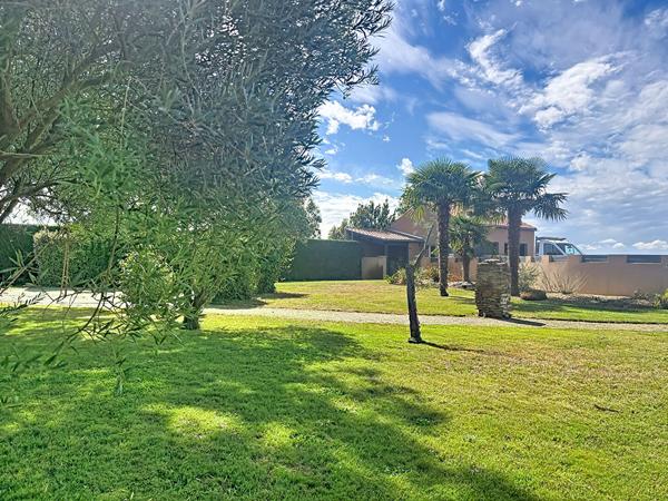 Maison de plain-pied avec dépendances et appartement locatif Le Loroux-Bottereau