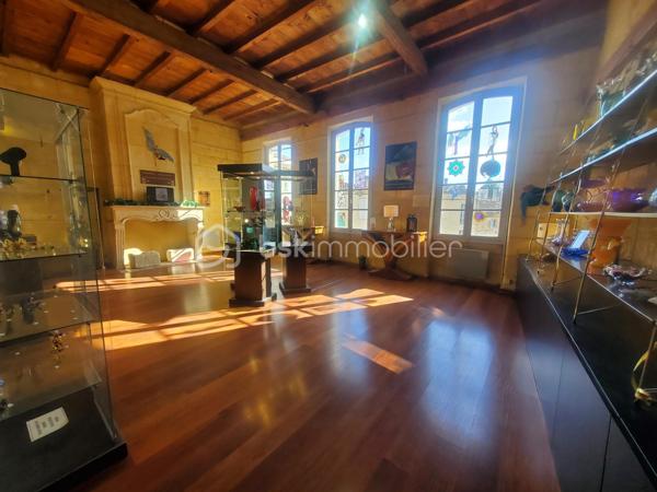 Local d activites de 140 m²