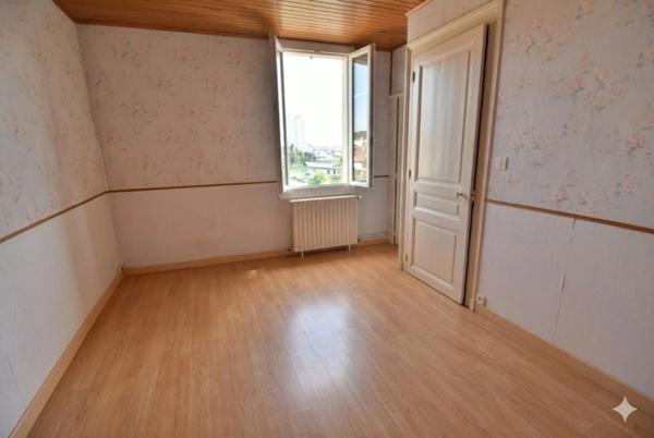 Maison à vendre 6 pièces ANGOULEME (16) maison 3 chambres + Studio et piscine sur yterrain de 1150 m2