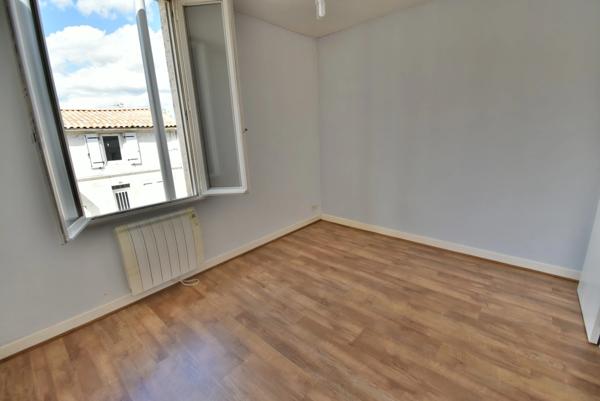 Maison à vendre 6 pièces ANGOULEME (16) maison 3 chambres + Studio et piscine sur yterrain de 1150 m2