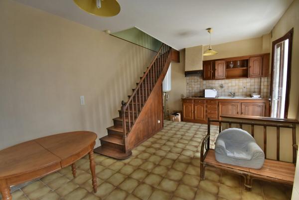 Maison à vendre 6 pièces ANGOULEME (16) maison 3 chambres + Studio et piscine sur yterrain de 1150 m2