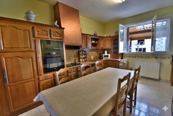 Maison à vendre 6 pièces ANGOULEME (16) maison 3 chambres + Studio et piscine sur yterrain de 1150 m2