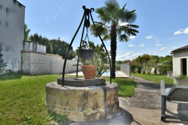 Maison à vendre 6 pièces ANGOULEME (16) maison 3 chambres + Studio et piscine sur yterrain de 1150 m2