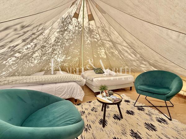 Charme et authenticité pour cette propriété en pierre avec une activité de Gîte