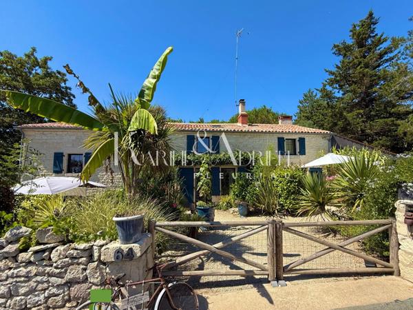 Charme et authenticité pour cette propriété en pierre avec une activité de Gîte