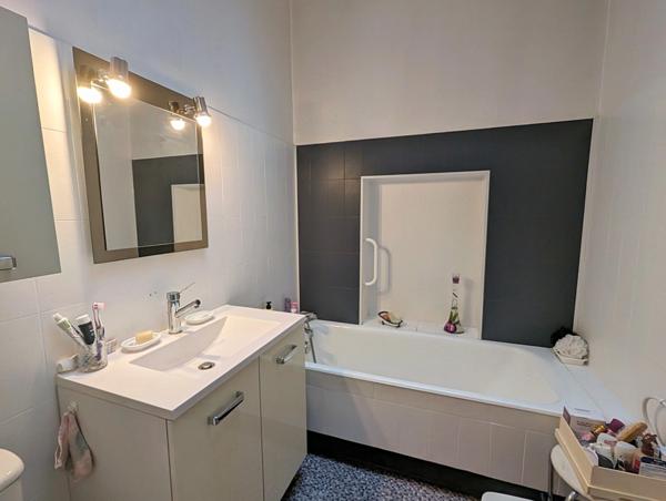 À Vendre – Maison de Ville avec Local Commercial, Terrasse, Dépendance & Grand Garage – Hyper-Centre de Tarbes