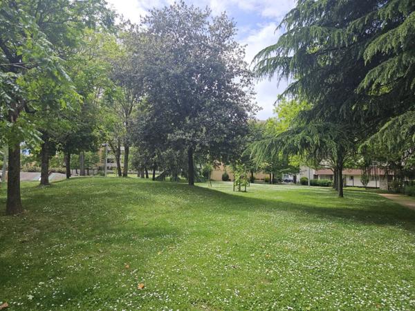 Vente Bureau 8 pièces 146 m2 à Tarbes