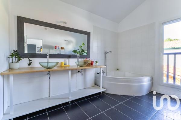 Maison à vendre 5 pièces 164 m² Saint-Martin-de-Seignanx