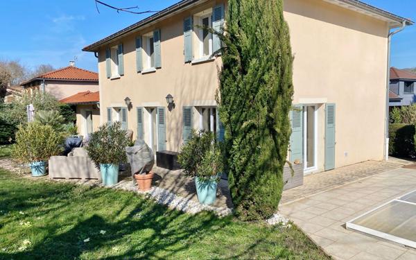 Maison à vendre    7 pièces • 208,13 m2 Sainte-Foy-lès-Lyon