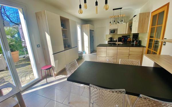 Maison à vendre    7 pièces • 208,13 m2 Sainte-Foy-lès-Lyon