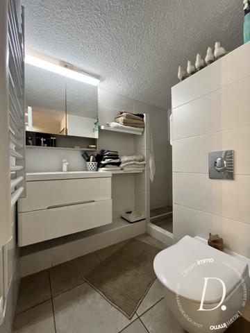 Charme et cadre exceptionnel pour ce rez de jardin vue mer