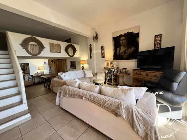 Charme et cadre exceptionnel pour ce rez de jardin vue mer